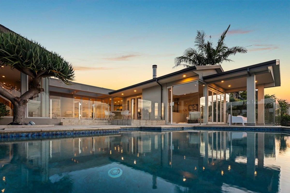 21 William Bryan Drive, Half Moon Bay, Auckland - Carousel 1