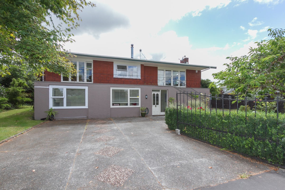 1060 River Road, Queenwood, Hamilton - Carousel 1