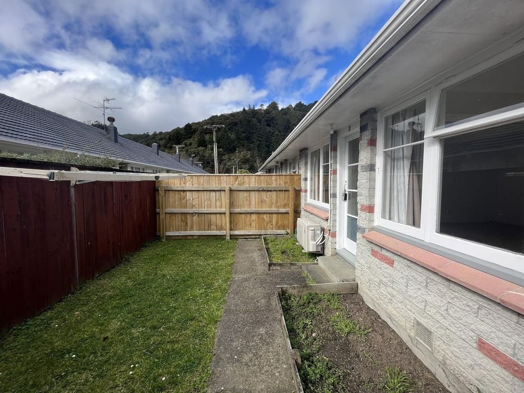 6/3 Lane Street, Wallaceville, Upper Hutt - Carousel 1