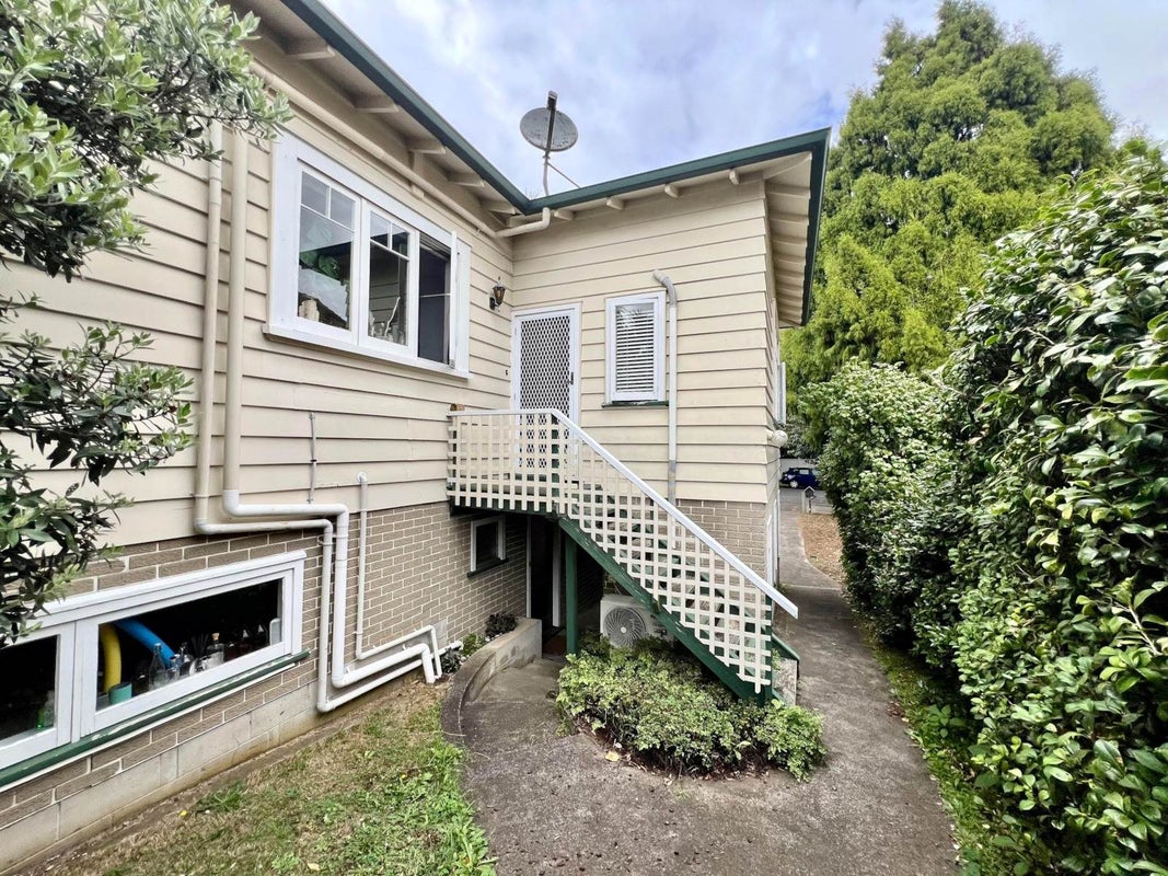 6 Rewa Road, Three Kings, Auckland - Carousel 21