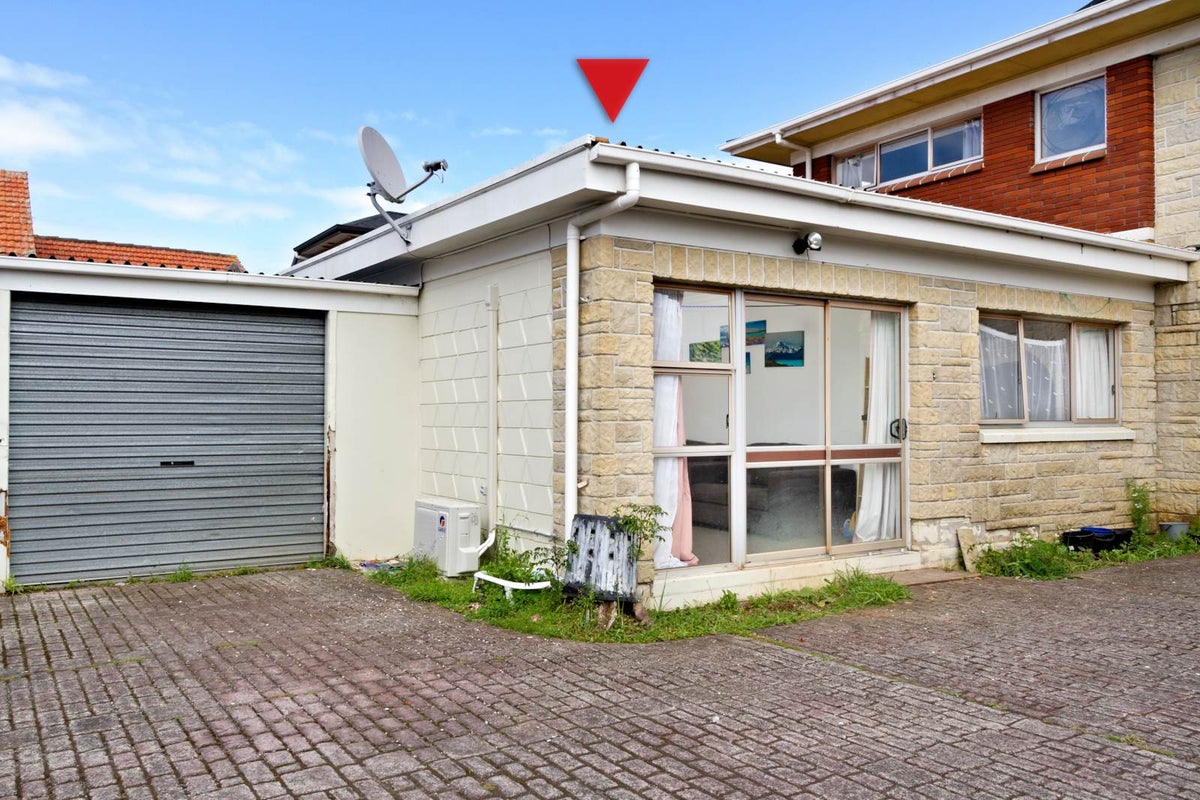 2/37 Winstone Road, Mount Roskill, Auckland - Carousel 1