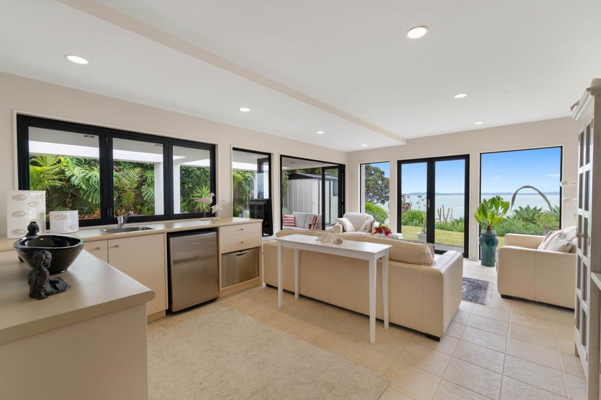 2/138 Clovelly Road, Bucklands Beach, Auckland - Carousel 2