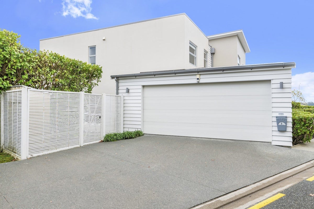 5/40 Scarlet Oak Drive, Schnapper Rock, Auckland - Carousel 1
