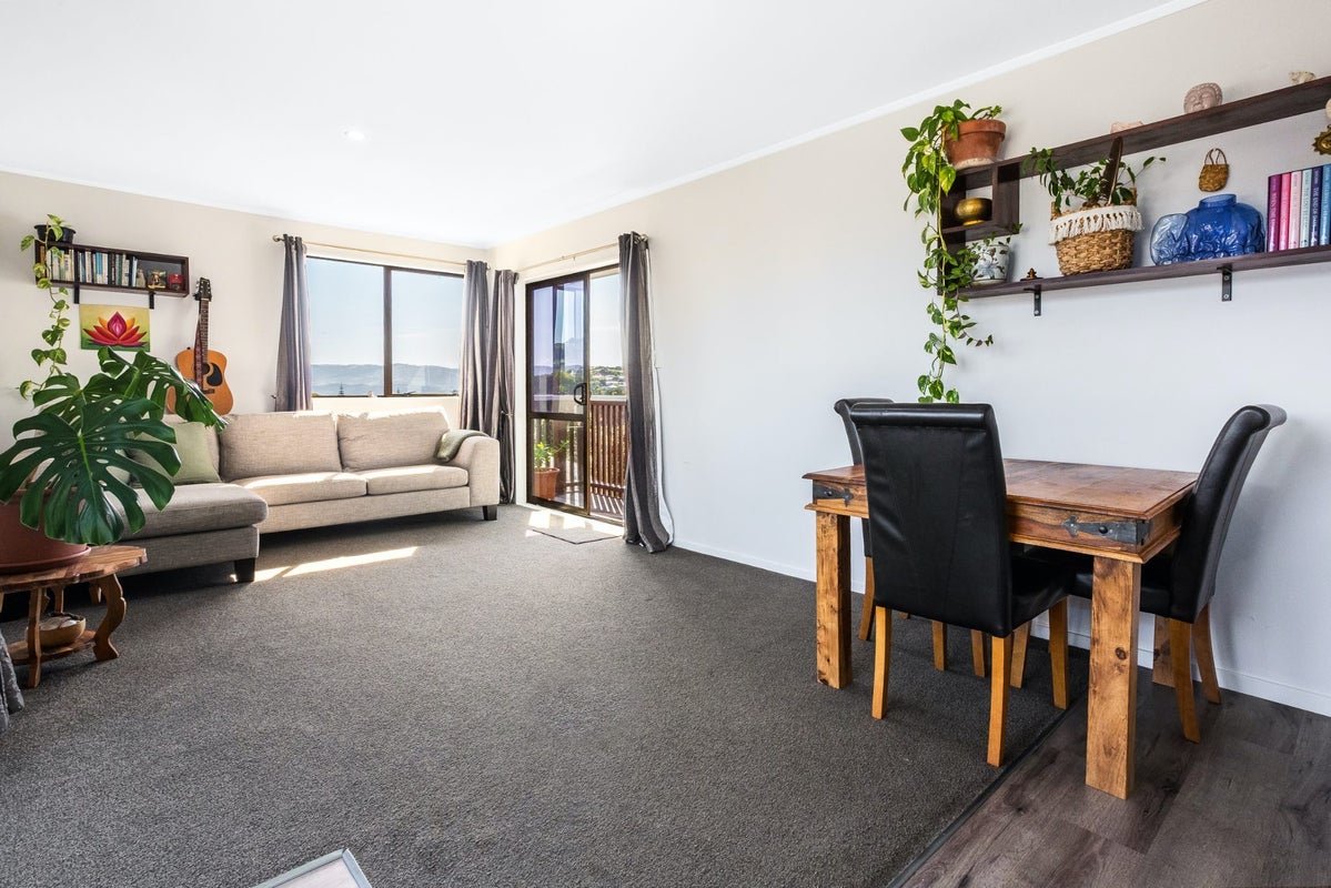 37 Beaumaris Crescent, Ascot Park, Porirua - Carousel 2