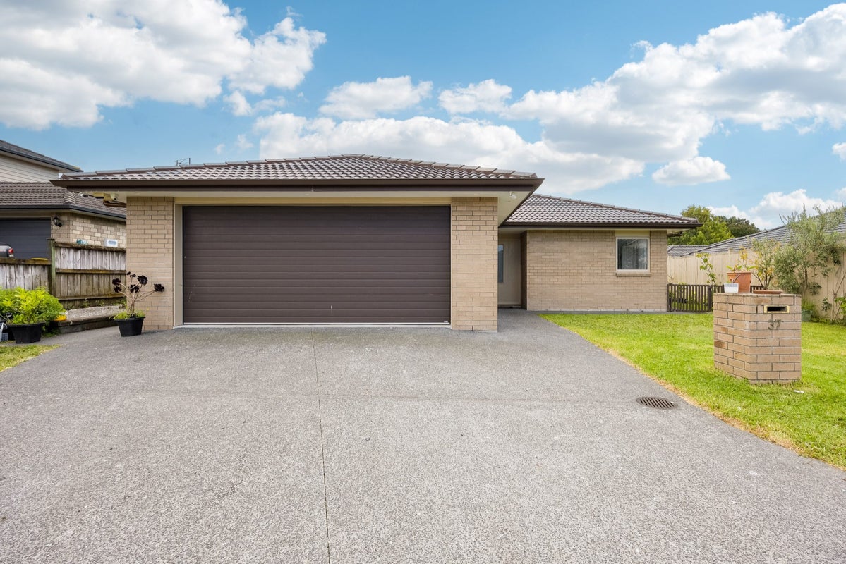 37 Riverglade Parkway, Te Atatu South, Auckland - Carousel 1