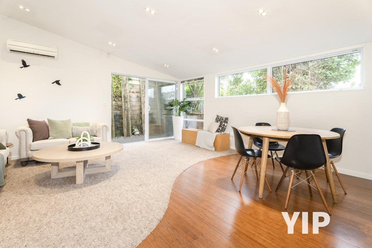 8B Hollies Crescent, Johnsonville, Wellington - Carousel 2