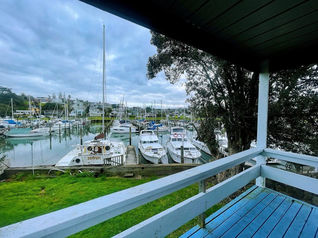 2/22 Craig Road, Milford, Auckland - Carousel 20