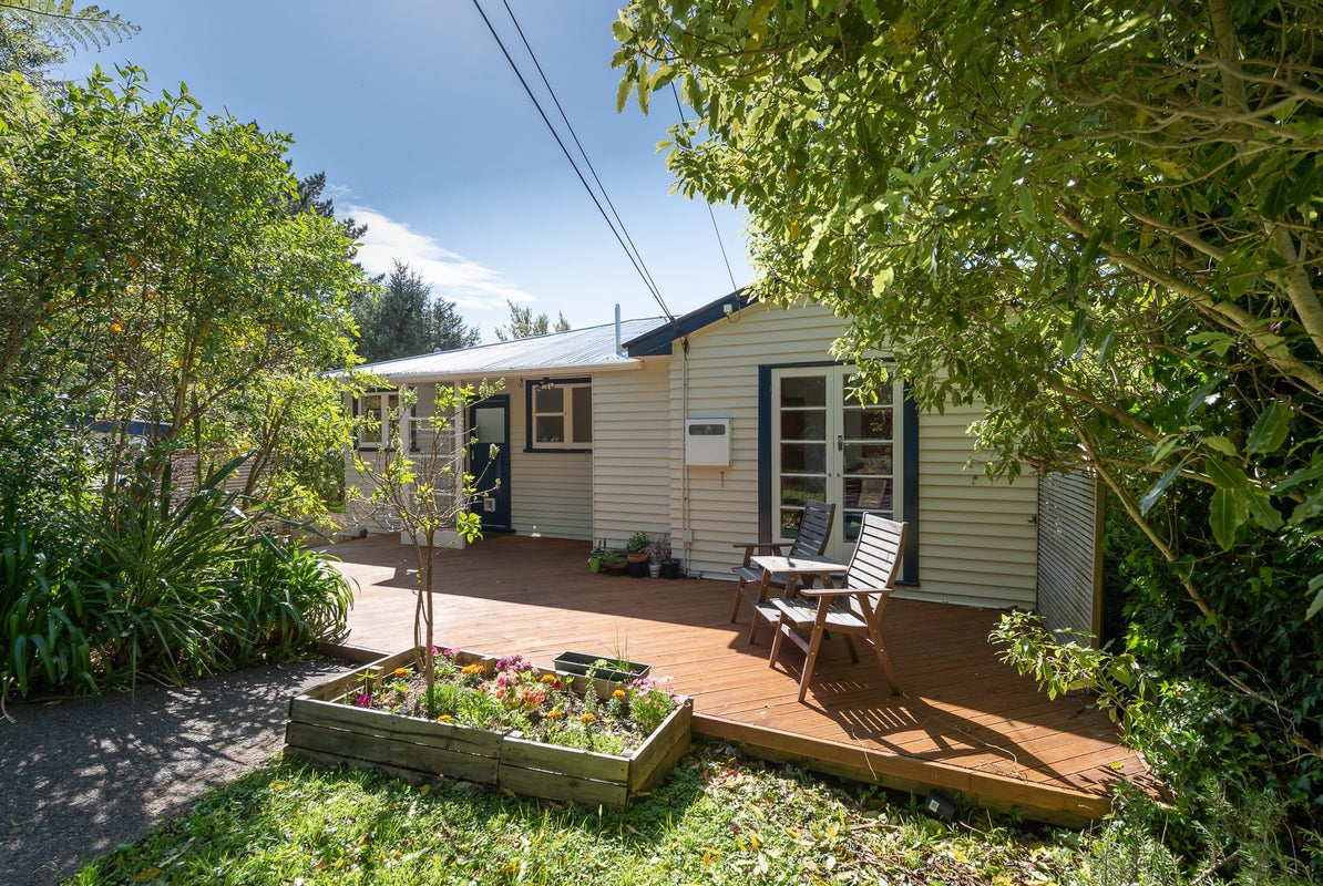 45 Prospect Terrace, Johnsonville, Wellington - Carousel 1