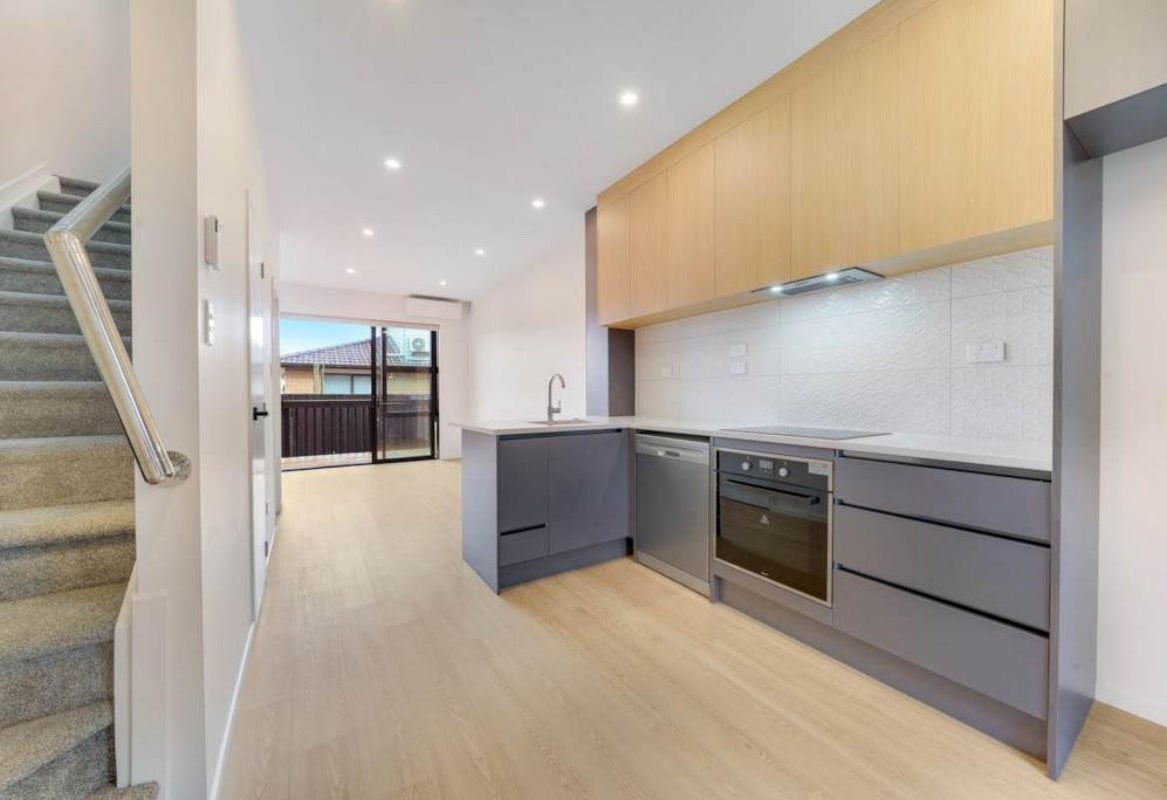 5/3 Cape Road, Mangere, Auckland - Carousel 1