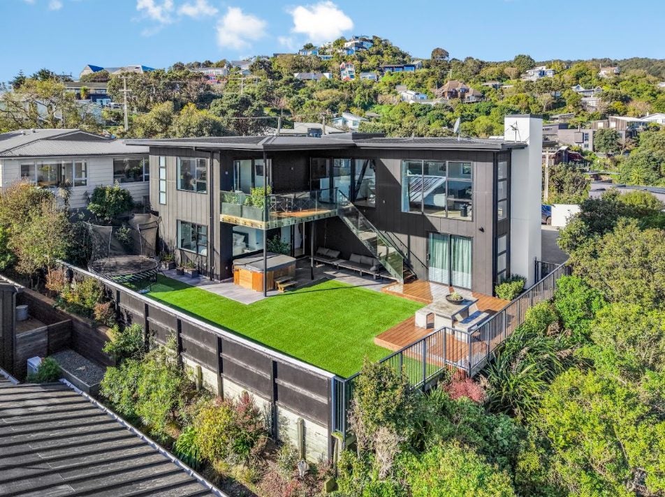 5 Howard Road, Point Howard, Lower Hutt - Carousel 1