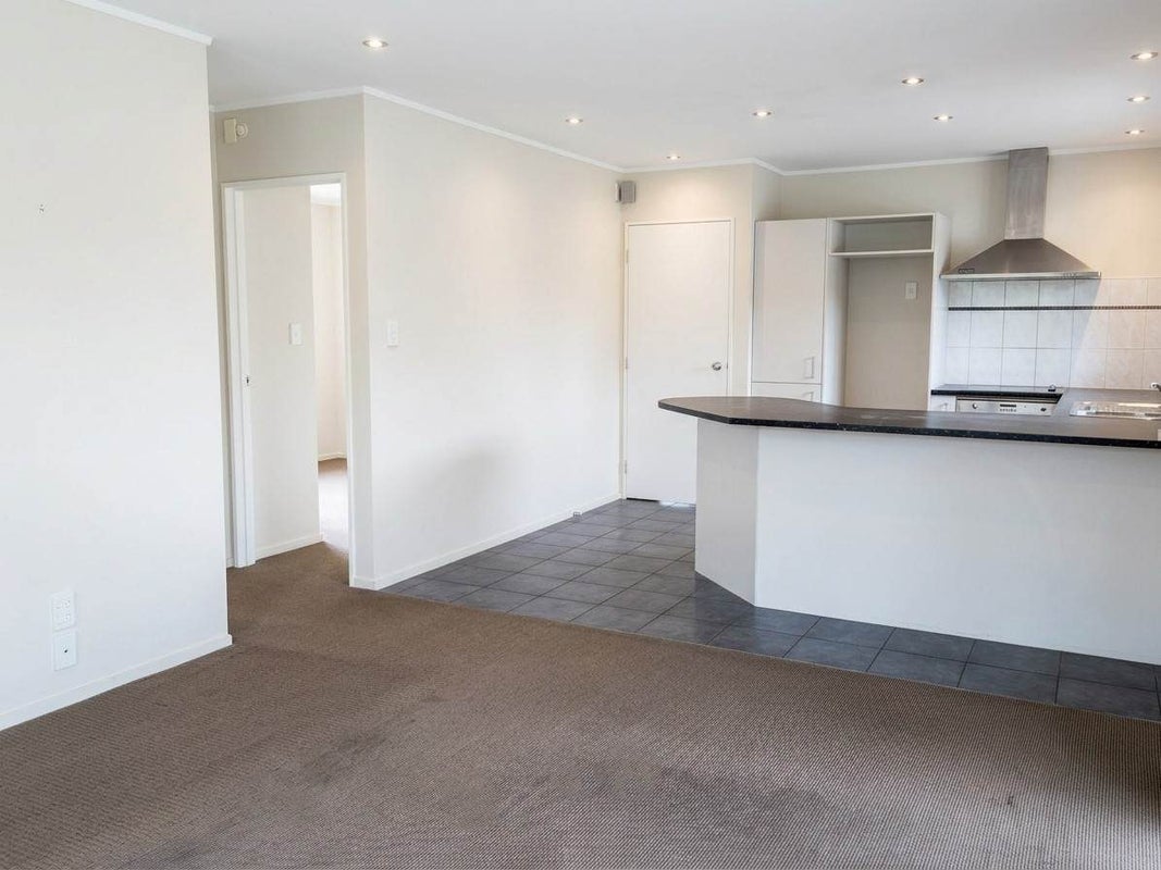 11 Barnfield Place, Glendene, Auckland - Carousel 2