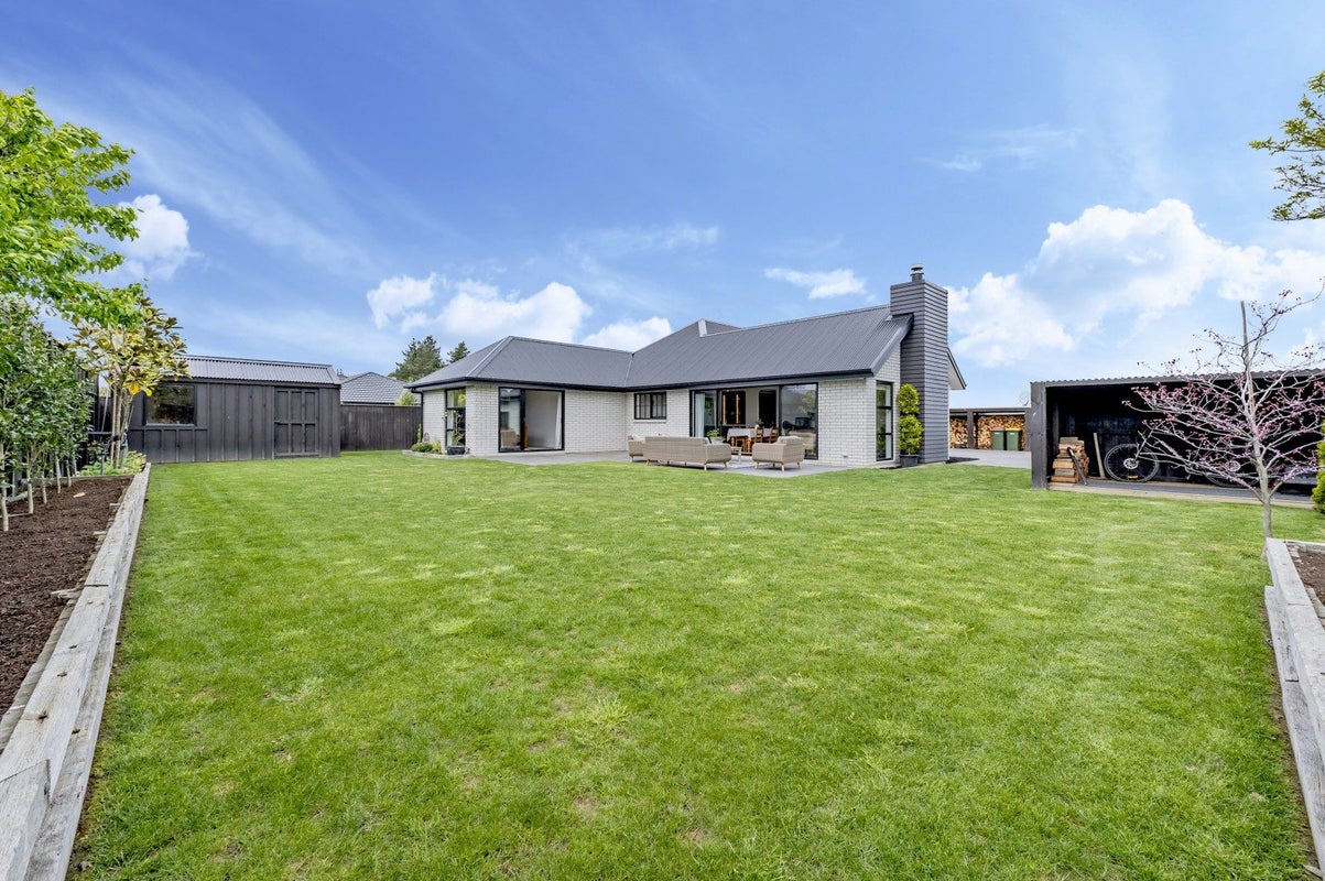 17 Newbrook Terrace, Darfield, Darfield - Carousel 2