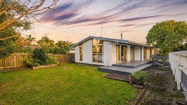 31 Huruhuru Road, Massey, Auckland - Carousel 1