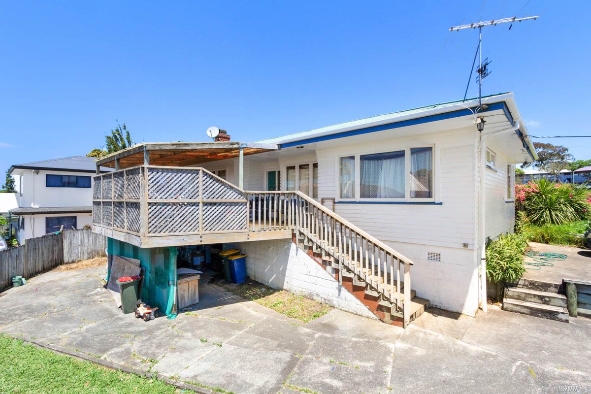 7 Archibald Road, Kelston, Auckland - Carousel 1