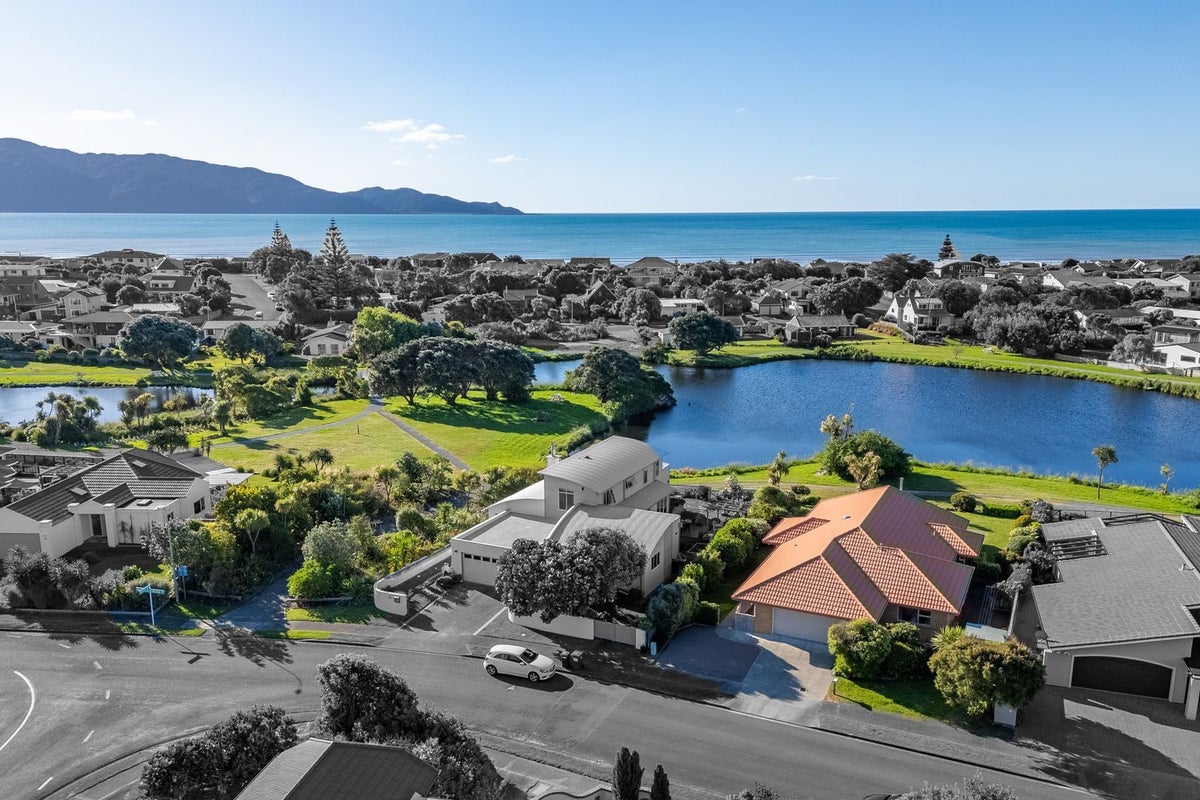 5 Marewa Place, Waikanae Beach, Waikanae - Carousel 1