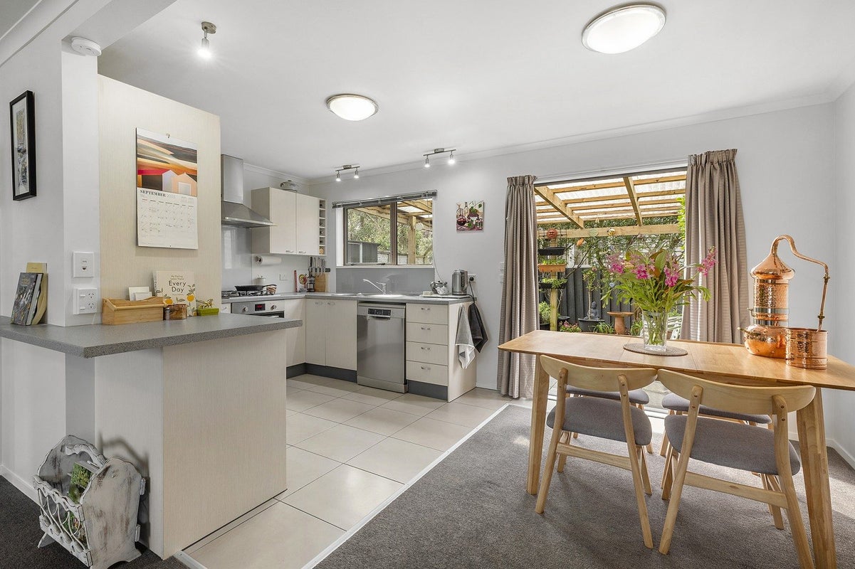 2/4 Ellesmere Avenue, Miramar, Wellington, Wellington - Carousel 2