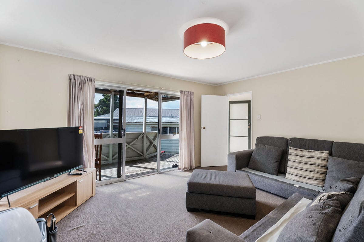 16 Stoll Place, Clendon Park, Auckland - Carousel 2
