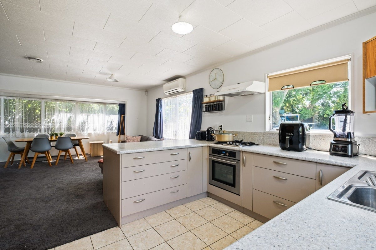 3 Queens Road, Elgin, Gisborne - Carousel 2