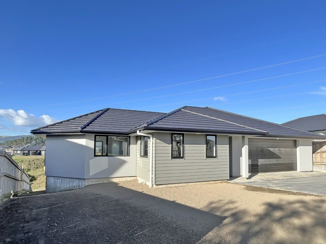 11 Gibraltar Way, Fitzherbert, Palmerston North - Carousel 1