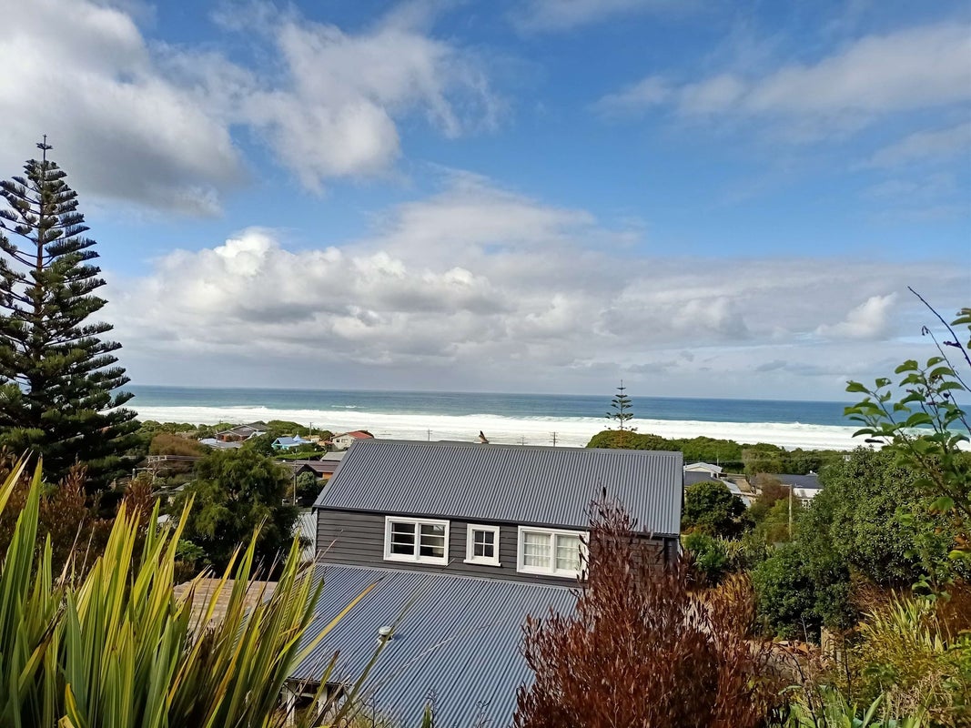 17 Queen Street, Brighton, Dunedin - Carousel 2