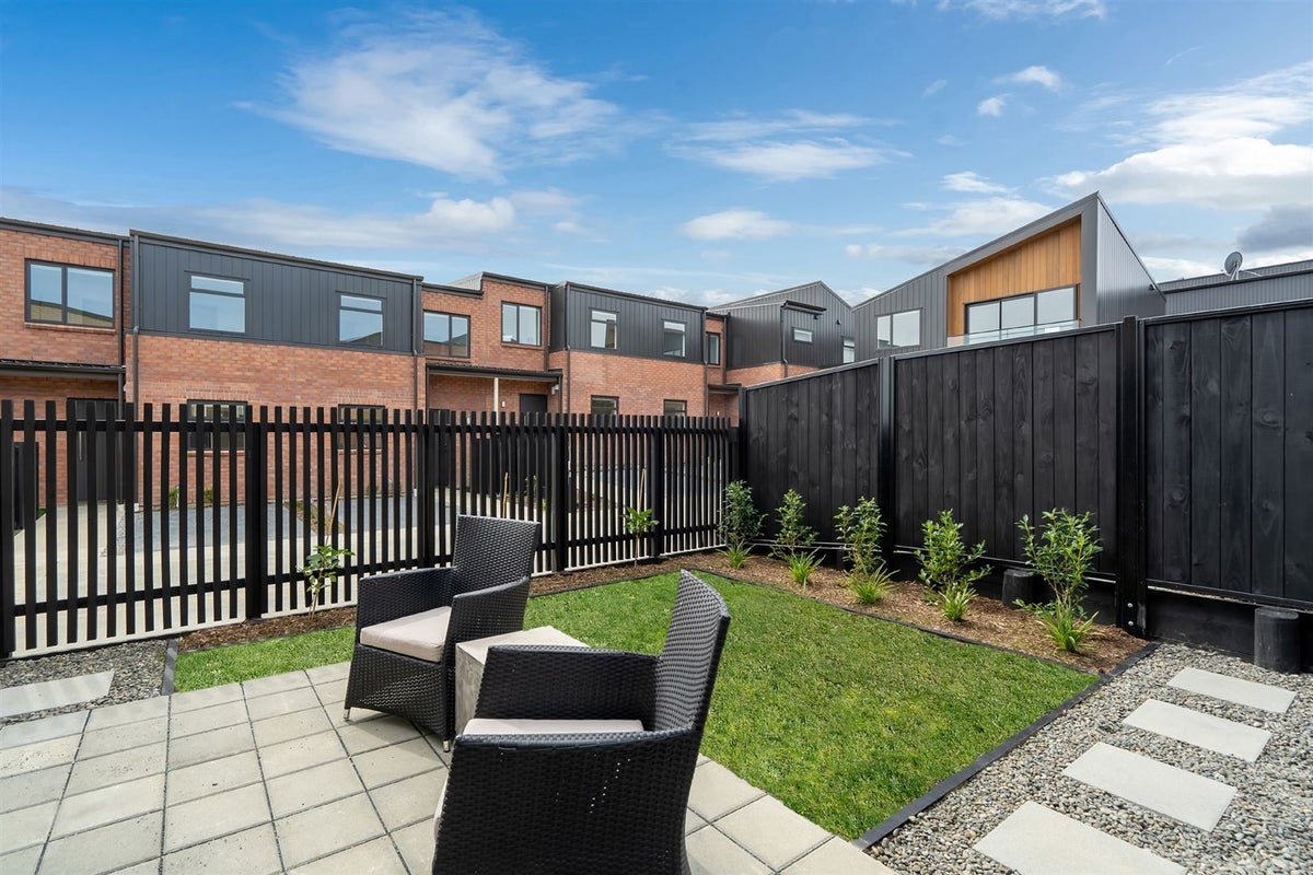 1D Lowe Street, Belmont, Auckland - Carousel 1