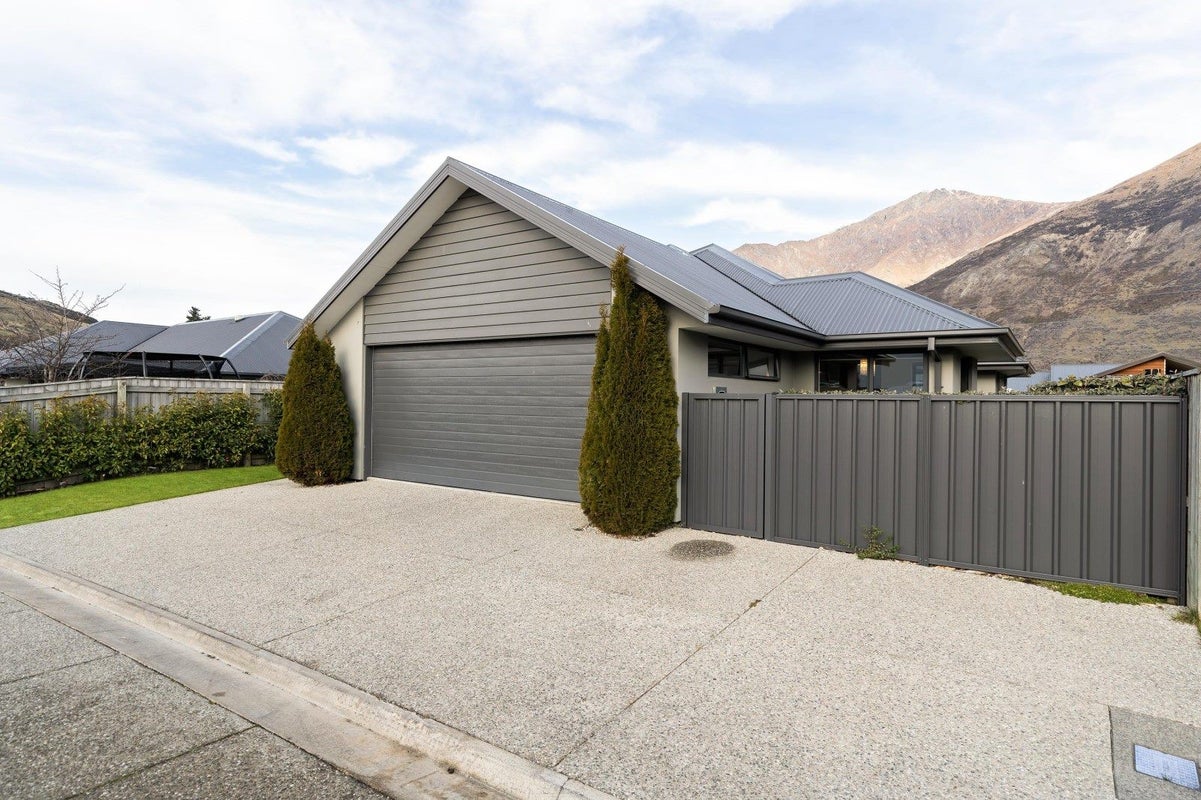 8 Judge and Jury Drive, Lake Hayes, Queenstown - Carousel 1