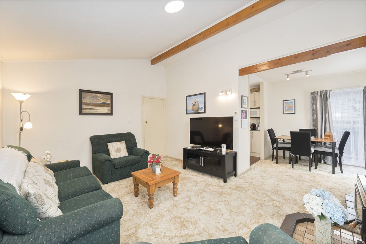 4 Glen Norman Avenue, Henderson, Auckland - Carousel 2