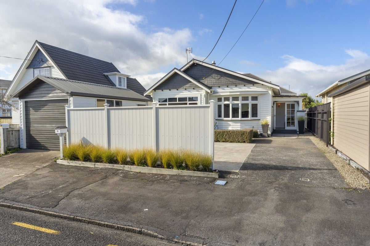 39 Wallace Place, Westown, New Plymouth - Carousel 2