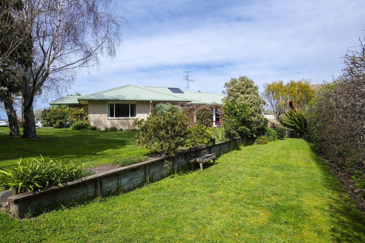6 Parkview Place, Riverdale, Gisborne - Carousel 2