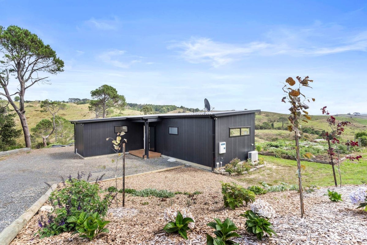 735B Findlay Road, Pukorokoro / Miranda, Kaiaua - Carousel 1