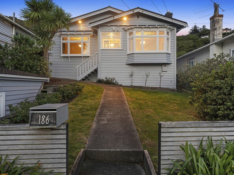 186 Darlington Road, Miramar, Wellington - Carousel 1
