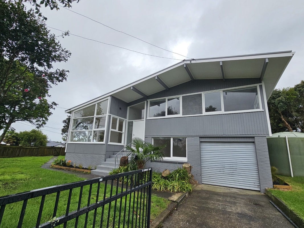 21 Sunkist Bay Road, Beachlands, Auckland - Carousel 1
