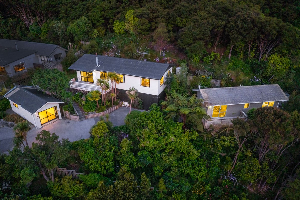 25 Postgate Drive, Whitby, Porirua - Carousel 1