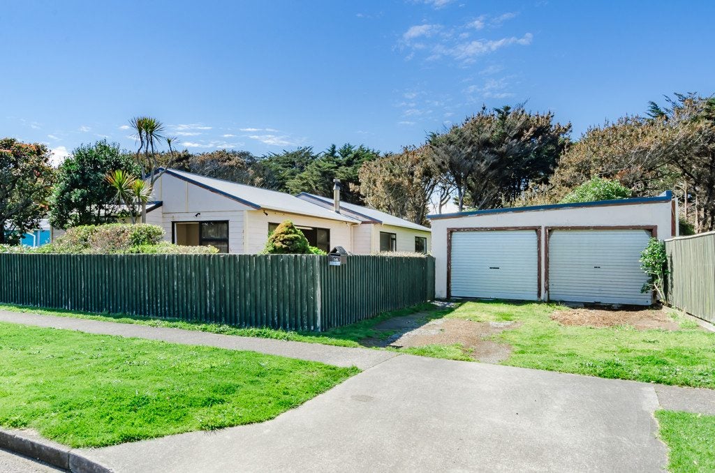 26 Scott Avenue, Otaki Beach, Otaki - Carousel 1