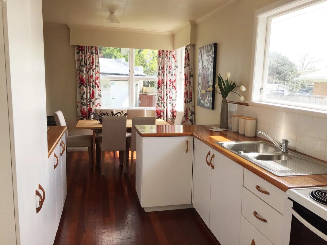 14 Forth Crescent, Glenview, Hamilton - Carousel 2