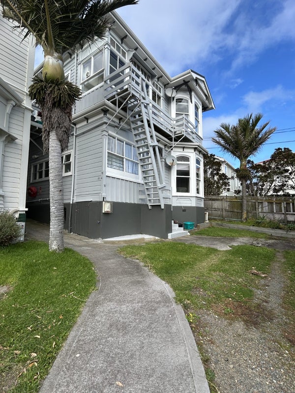 15 Brougham Street, Mount Victoria, Wellington - Carousel 1