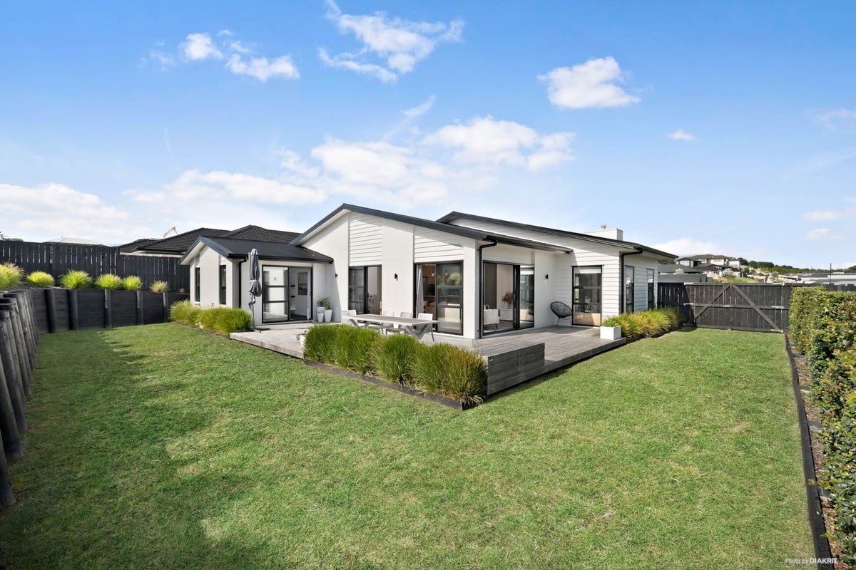 148 Eighth View Avenue, Beachlands, Auckland - Carousel 1
