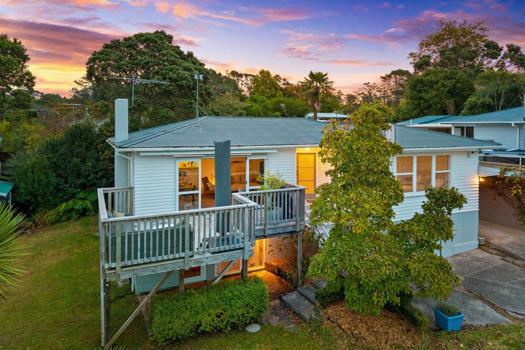 43 Parrs Cross Road, Henderson, Auckland - Carousel 1