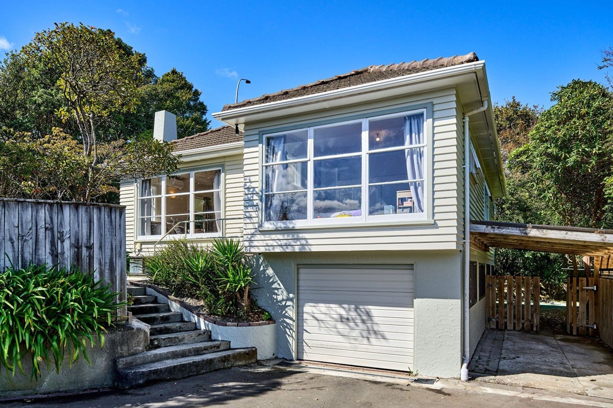 6 Matai Street, Tawa, Wellington - Carousel 1
