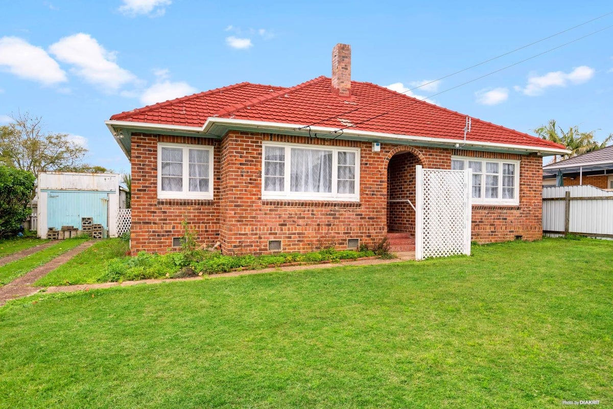 397 Point Chevalier Road, Point Chevalier, Auckland - Carousel 2