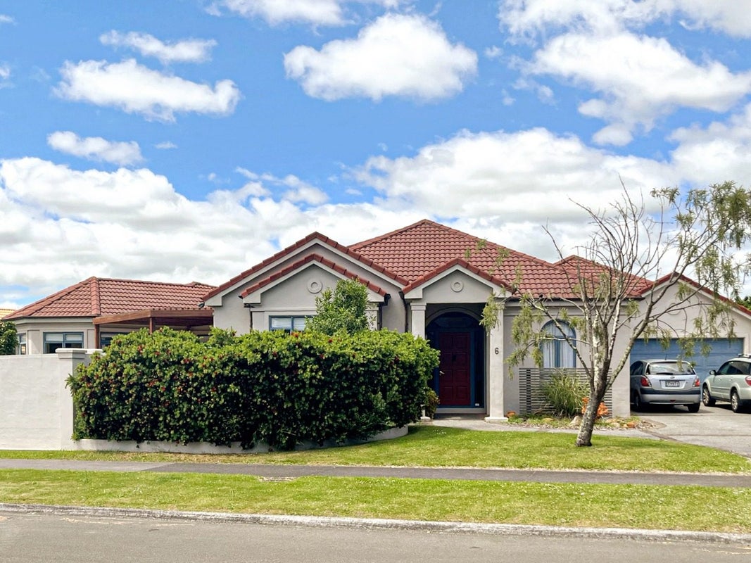 6 Balmoral Drive, Terrace End, Palmerston North - Carousel 1