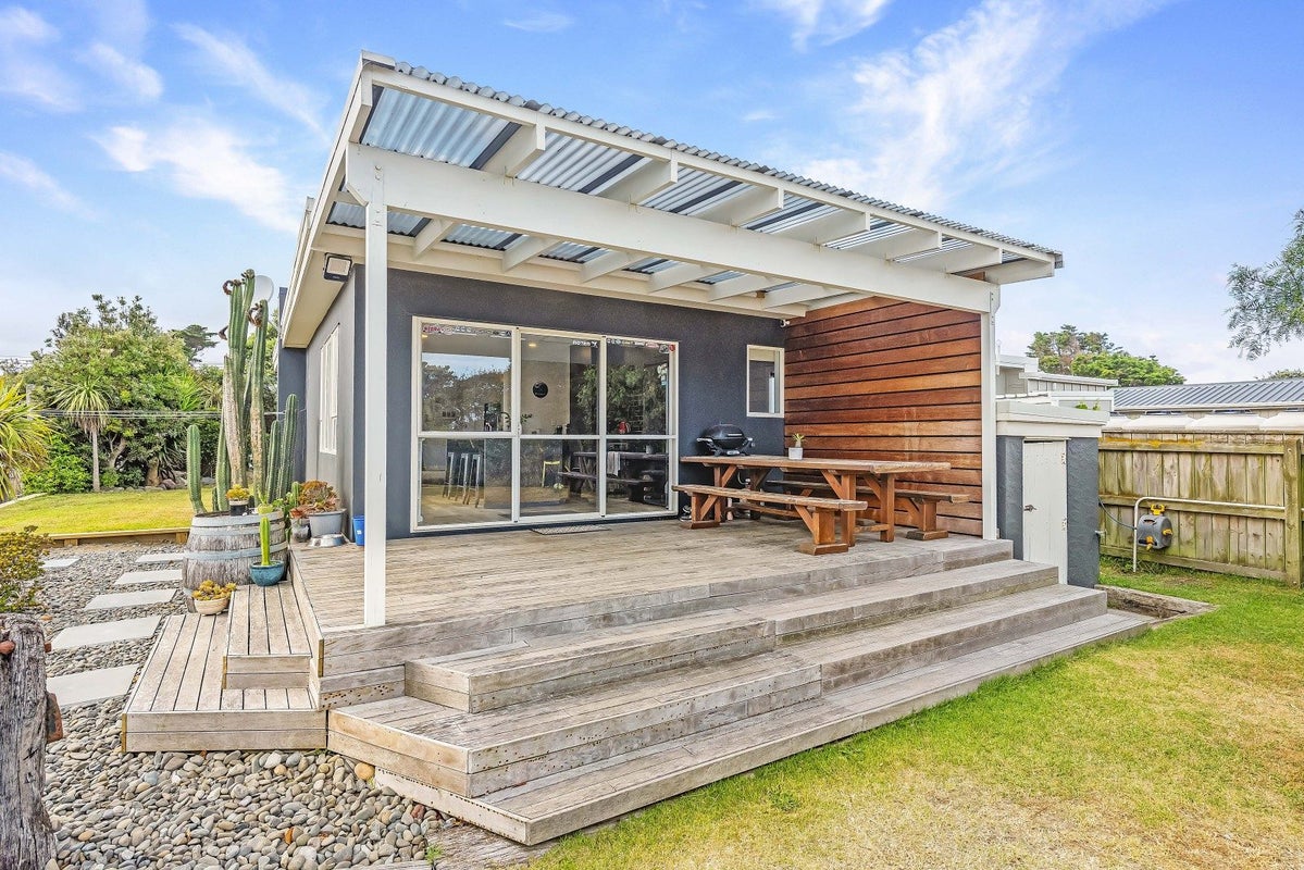 13 Gawler Street, Te Horo Beach, Otaki - Carousel 2