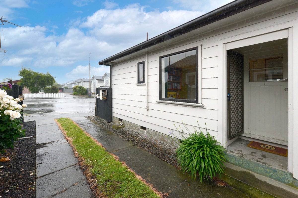 1/34 Whitmore Street, Edgeware, Christchurch - Carousel 2