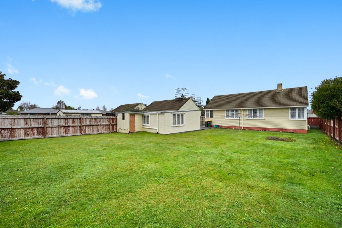 22 Paul Crescent, Fairfield, Hamilton - Carousel 12
