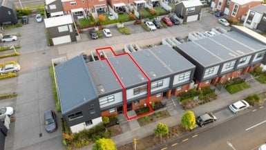 8 Whimbrel Road, Flat Bush, Auckland - Carousel 1
