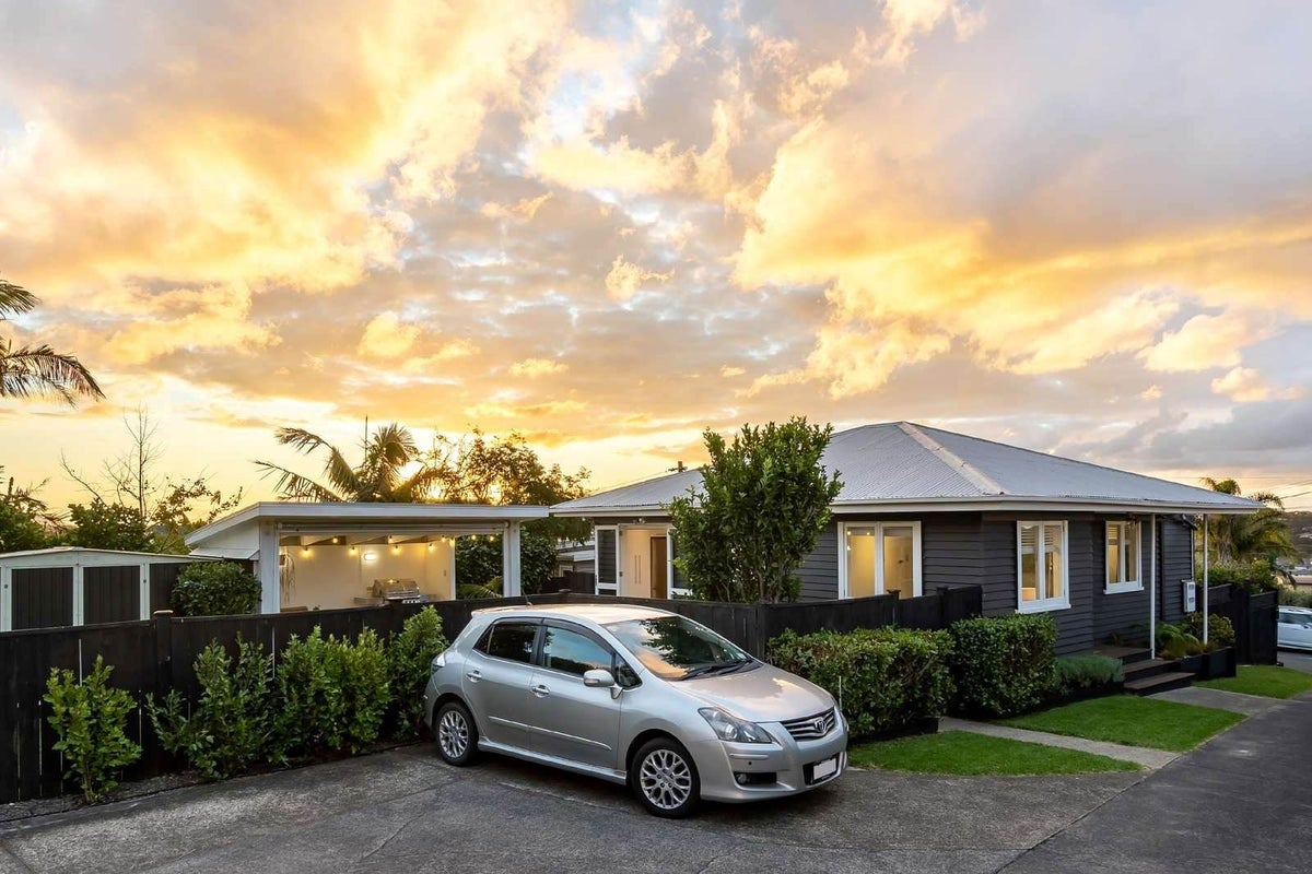 1/4 Spencer Road, Pinehill, Auckland - Carousel 10