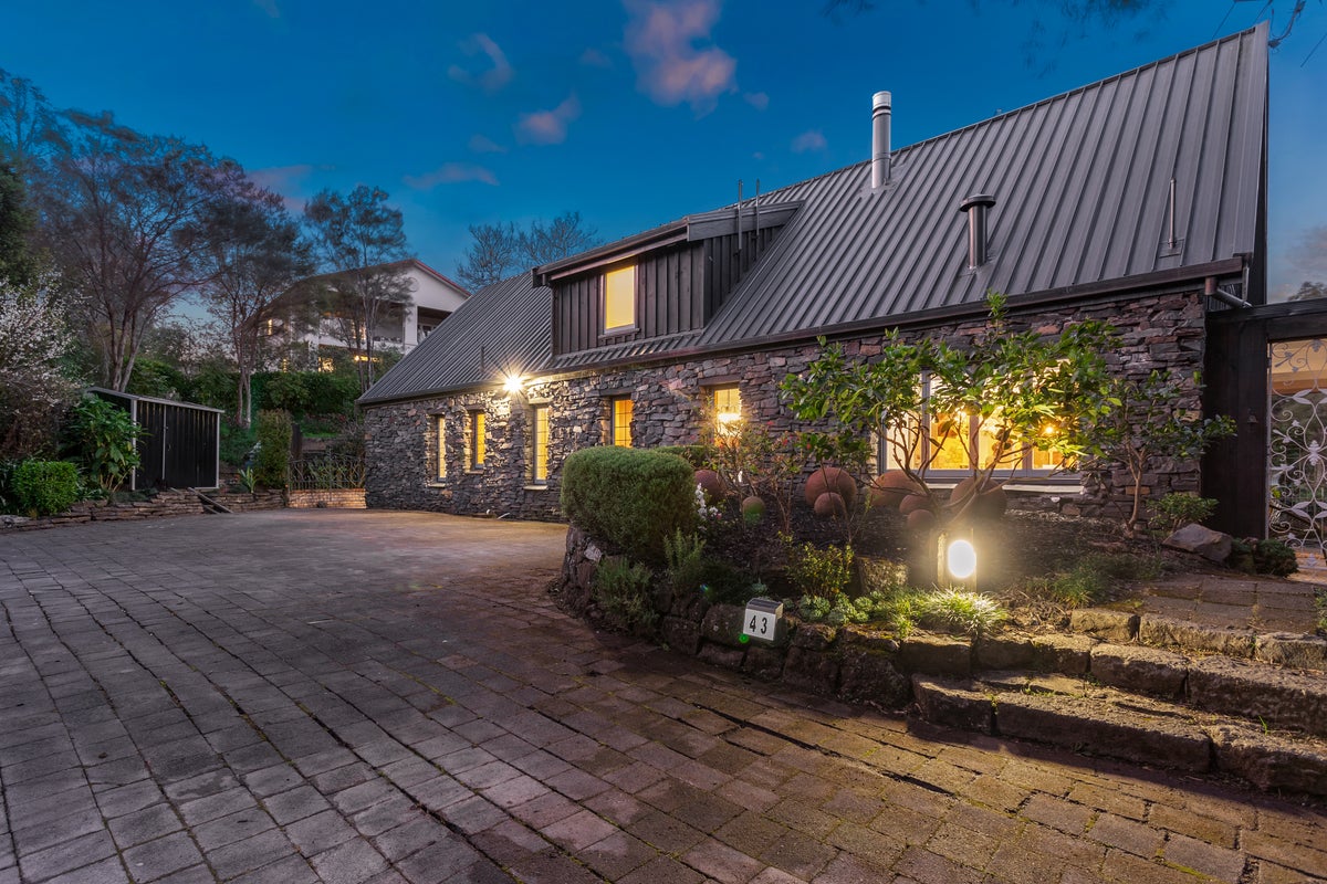 43 West Lynn Road, Titirangi, Auckland - Carousel 1