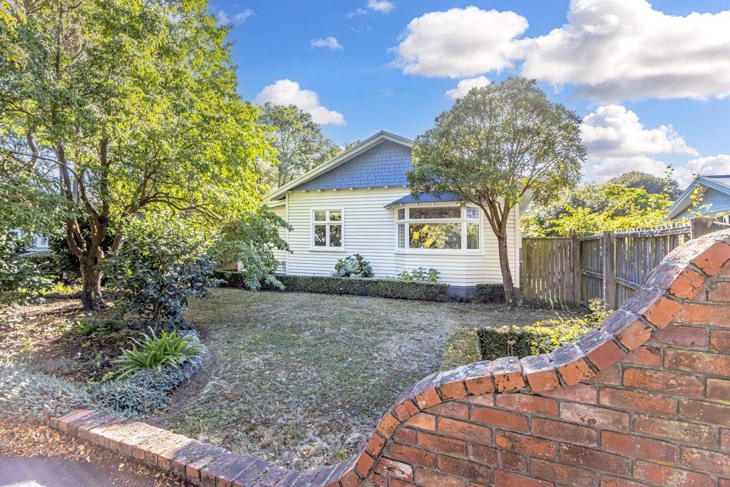 1/124 Mersey Street, St Albans, Christchurch - Carousel 11