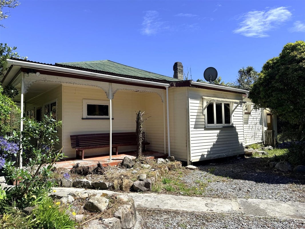 4 Waterloo Street, Taylorville, Greymouth - Carousel 1