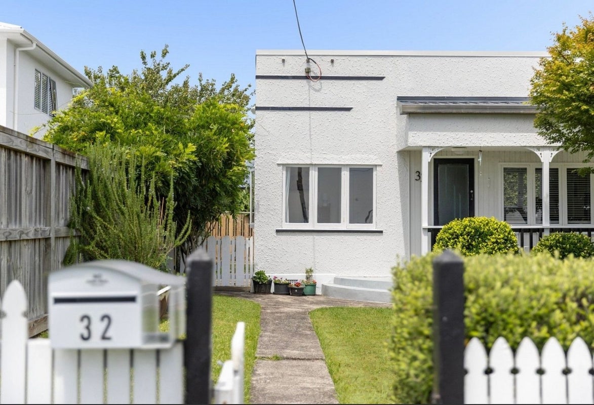 32 Bellevue Road, Brookfield, Tauranga - Carousel 1
